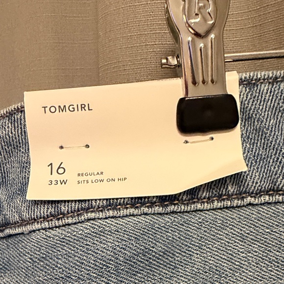 American Eagle Tomgirl low hip Jean - Picture 4 of 10